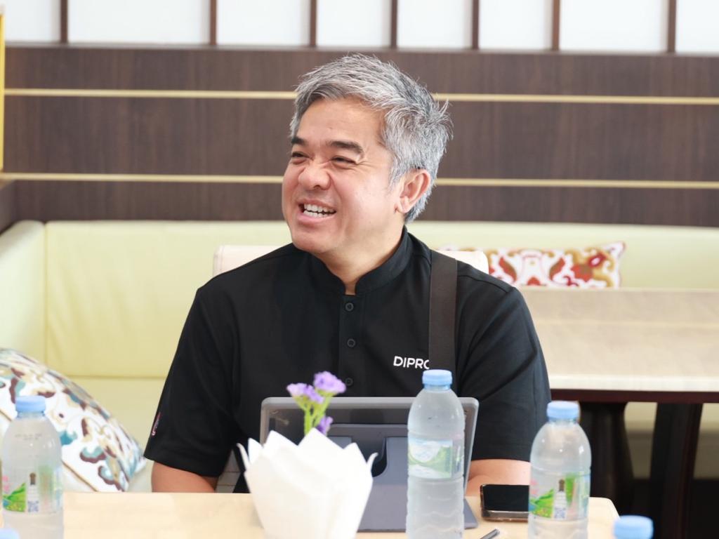 “รองอธิบดีดุสิต” ลงพื้นที่สุราษฎร์ฯ เยี่ยม Success Case ดีพร้อม ชู AI Automation ลดต้นทุน หนุน SME ฟื้นธุรกิจด้วยการตลาดดิจิทัล