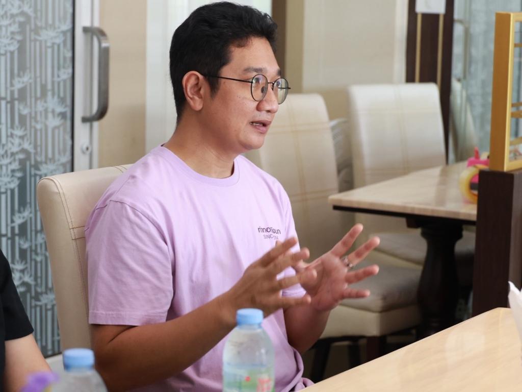 “รองอธิบดีดุสิต” ลงพื้นที่สุราษฎร์ฯ เยี่ยม Success Case ดีพร้อม ชู AI Automation ลดต้นทุน หนุน SME ฟื้นธุรกิจด้วยการตลาดดิจิทัล