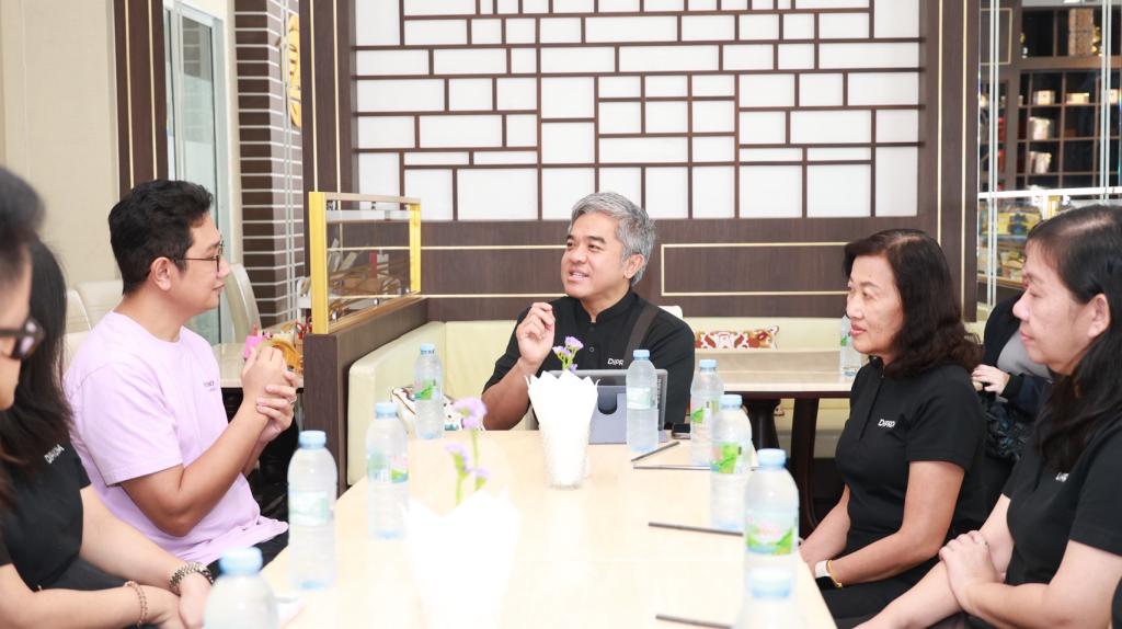 “รองอธิบดีดุสิต” ลงพื้นที่สุราษฎร์ฯ เยี่ยม Success Case ดีพร้อม ชู AI Automation ลดต้นทุน หนุน SME ฟื้นธุรกิจด้วยการตลาดดิจิทัล