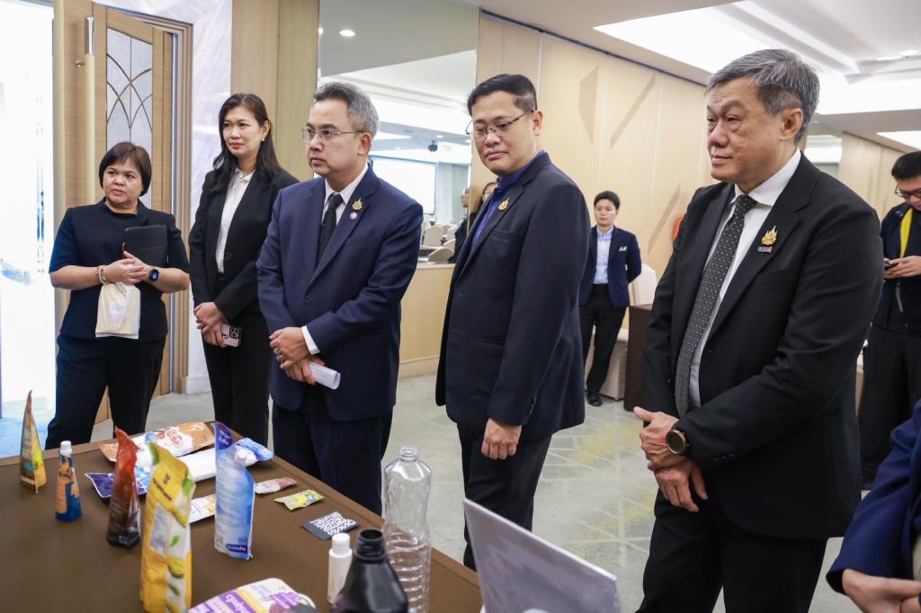 “ดีพร้อม” เดินหน้าผลักดันผู้ประกอบการศักยภาพสู่ Global Value Chain ผ่าน “กิจกรรมนิคม SME Awareness” เชื่อม SME สู่ห่วงโซ่อุปทานโลก คาดสร้างมูลค่าเศรษฐกิจกว่า 180 ล้านบาท