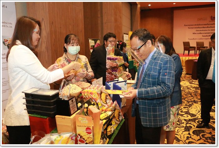 กสอ. เสริมแกร่งมาตรฐานผู้ประกอบการเกษตร พร้อมดึงสินค้าขึ้นห้างฯ ชั้นนำ ตั้งเป้าสร้างมาตรฐานสากลให้ได้ 100 กิจการภายในปี 64