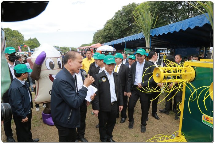“อธิบดีณัฐพล” ร่วมคณะ “รมว.สุริยะ” ประชุมใหญ่สามัญเพื่อเกษตรภาคตะวันออก พร้อมมอบเครื่องสางใบอ้อยให้แก่เกษตรกรชาวไร่อ้อย จ.ชลบุรี