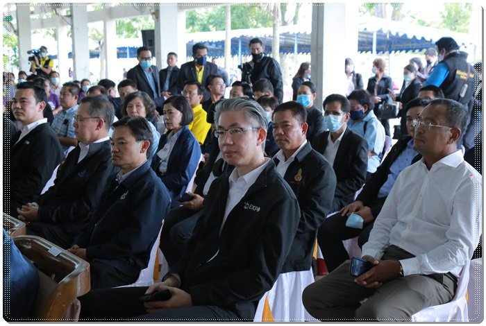 “อธิบดีณัฐพล” ร่วมคณะ “รมว.สุริยะ” ประชุมใหญ่สามัญเพื่อเกษตรภาคตะวันออก พร้อมมอบเครื่องสางใบอ้อยให้แก่เกษตรกรชาวไร่อ้อย จ.ชลบุรี