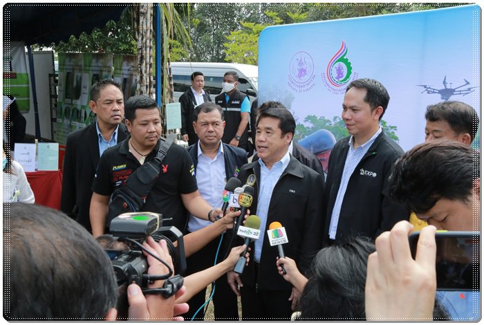 “อธิบดีณัฐพล” ร่วมคณะ “รมว.สุริยะ” ประชุมใหญ่สามัญเพื่อเกษตรภาคตะวันออก พร้อมมอบเครื่องสางใบอ้อยให้แก่เกษตรกรชาวไร่อ้อย จ.ชลบุรี