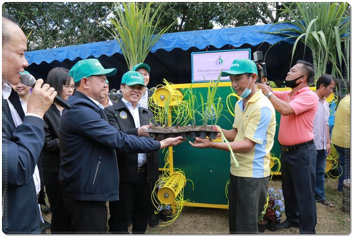 “อธิบดีณัฐพล” ร่วมคณะ “รมว.สุริยะ” ประชุมใหญ่สามัญเพื่อเกษตรภาคตะวันออก พร้อมมอบเครื่องสางใบอ้อยให้แก่เกษตรกรชาวไร่อ้อย จ.ชลบุรี