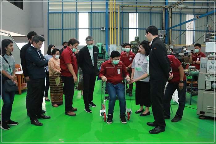 "อธิบดีณัฐพล" ตรวจเยี่ยมสถานประกอบการด้านการแพทย์ถิ่นลำพูน 