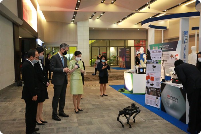 ร่วมเปิดงานประจำปี สศอ. (OIE Forum) พ.ศ. 2563 “New Perspective of Thailand Industry”  