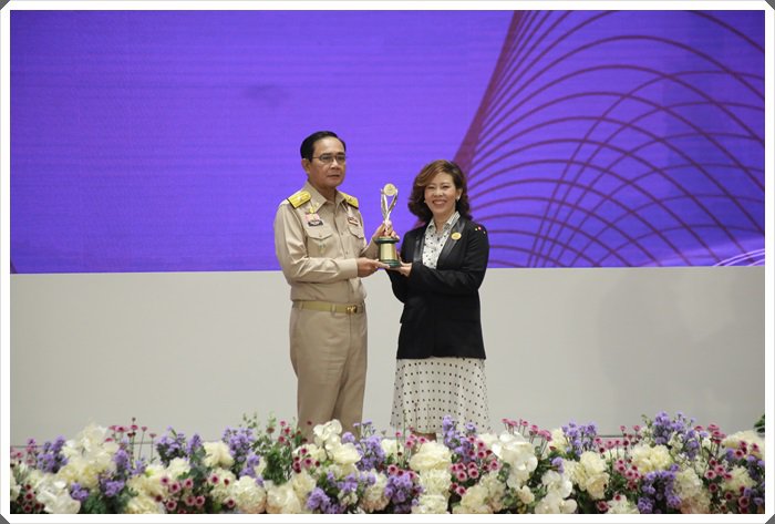 นรม. มอบ 79 รางวัลอุตสาหกรรม ประจำปี 2563 พร้อมเดินหน้าขับเคลื่อนอุตสาหกรรมไทยอย่างเต็มสูบ
