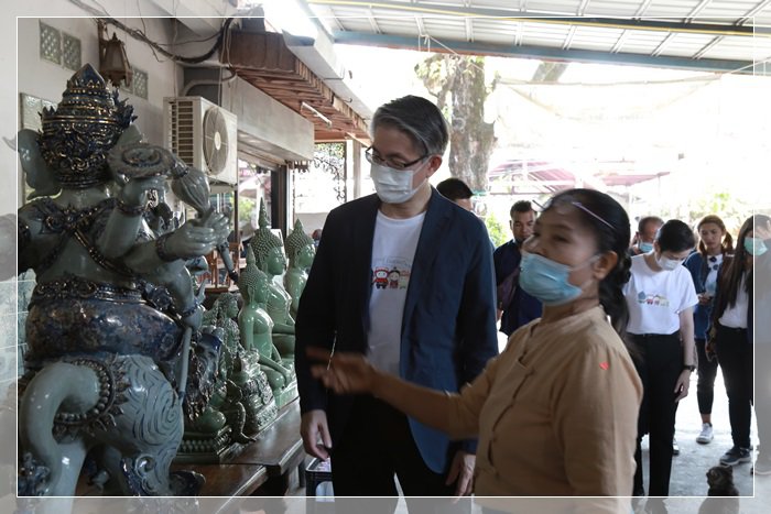 กสอ. ผนึกกำลัง ก.ยุติธรรม สทบ. ลุยเมืองเก่าฯ สุโขทัย  เดินหน้าถอดรหัสอัตลักษณ์ ปั้น 20 “ผลิตภัณฑ์แห่งการให้โอกาส” ตั้งเป้ากระตุ้นรายได้ชุมชนกว่า 10 ล้านบาท
