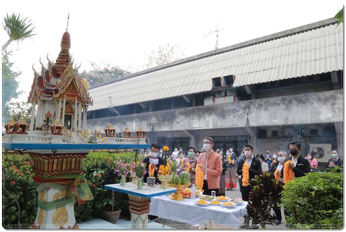 “อธิบดีณัฐพล” นำพลพรรค กสอ. บวรสรวงสิ่งศักดิ์สิทธิ์และทำบุญ ครบรอบ 79 ปี กช.กสอ.