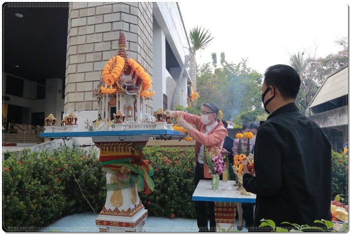 “อธิบดีณัฐพล” นำพลพรรค กสอ. บวรสรวงสิ่งศักดิ์สิทธิ์และทำบุญ ครบรอบ 79 ปี กช.กสอ.