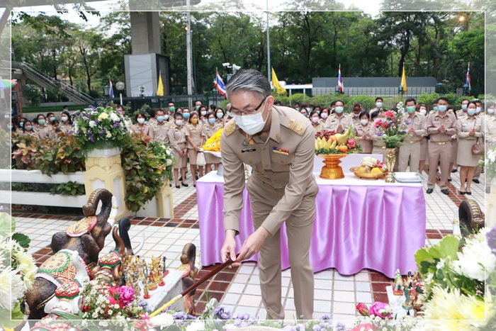 “แม่ทัพณัฐพล” นำพลพรรค กสอ. บวรสรวงสิ่งศักดิ์สิทธิ์ ครบรอบ 79 ปี กสอ.