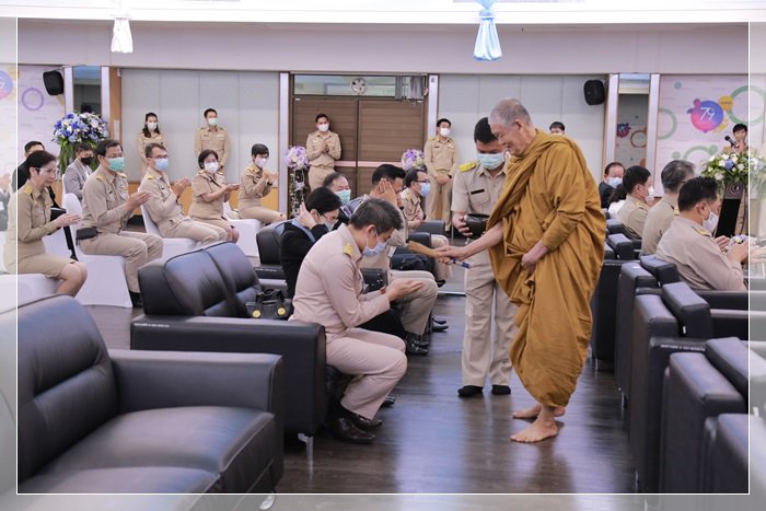 “แม่ทัพ กสอ.” นำพลพรรคทำบุญเลี้ยงพระ เนื่องในโอกาสครบรอบ 79 ปี กสอ. 