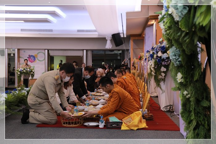“แม่ทัพ กสอ.” นำพลพรรคทำบุญเลี้ยงพระ เนื่องในโอกาสครบรอบ 79 ปี กสอ. 