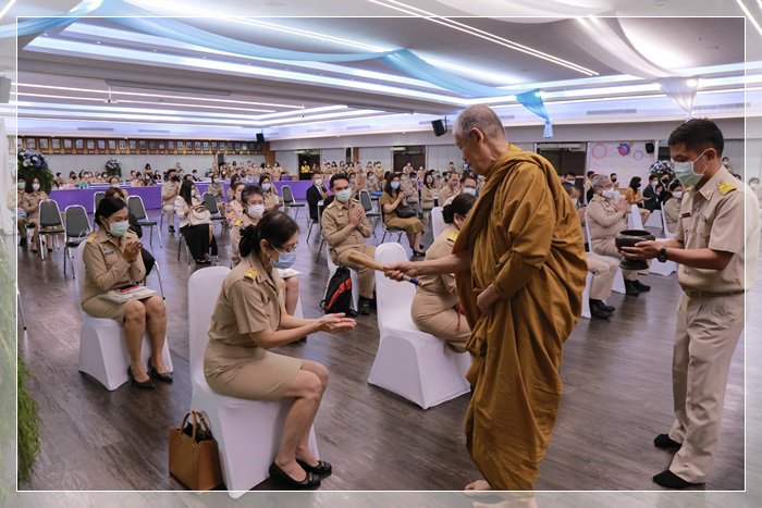 “แม่ทัพ กสอ.” นำพลพรรคทำบุญเลี้ยงพระ เนื่องในโอกาสครบรอบ 79 ปี กสอ. 