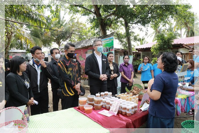 “อธิบดีณัฐพล” บินตรงเมืองคอน ชมต้นแบบชุมชน CIV พร้อมดึงนักศึกษาต่อยอดอัตลักษณ์วิถีถิ่นเชื่อมโยงการท่องเที่ยวผ่านพลังโซเชียลมีเดีย 