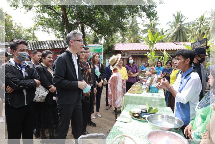 “อธิบดีณัฐพล” บินตรงเมืองคอน ชมต้นแบบชุมชน CIV พร้อมดึงนักศึกษาต่อยอดอัตลักษณ์วิถีถิ่นเชื่อมโยงการท่องเที่ยวผ่านพลังโซเชียลมีเดีย 