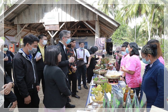 “อธิบดีณัฐพล” บินตรงเมืองคอน ชมต้นแบบชุมชน CIV พร้อมดึงนักศึกษาต่อยอดอัตลักษณ์วิถีถิ่นเชื่อมโยงการท่องเที่ยวผ่านพลังโซเชียลมีเดีย 