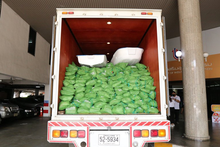 ดีพร้อม รวมพลส่งต่อธารน้ำใจ ถุงปันน้ำใจ อีกกว่า 2,000 ถุง น้ำดื่ม 2,000 ขวด พร้อมทั้งเรือ “ดีพร้อมพาย” 2 ลำ เพื่อช่วยเหลือผู้ประสบอุทกภัย