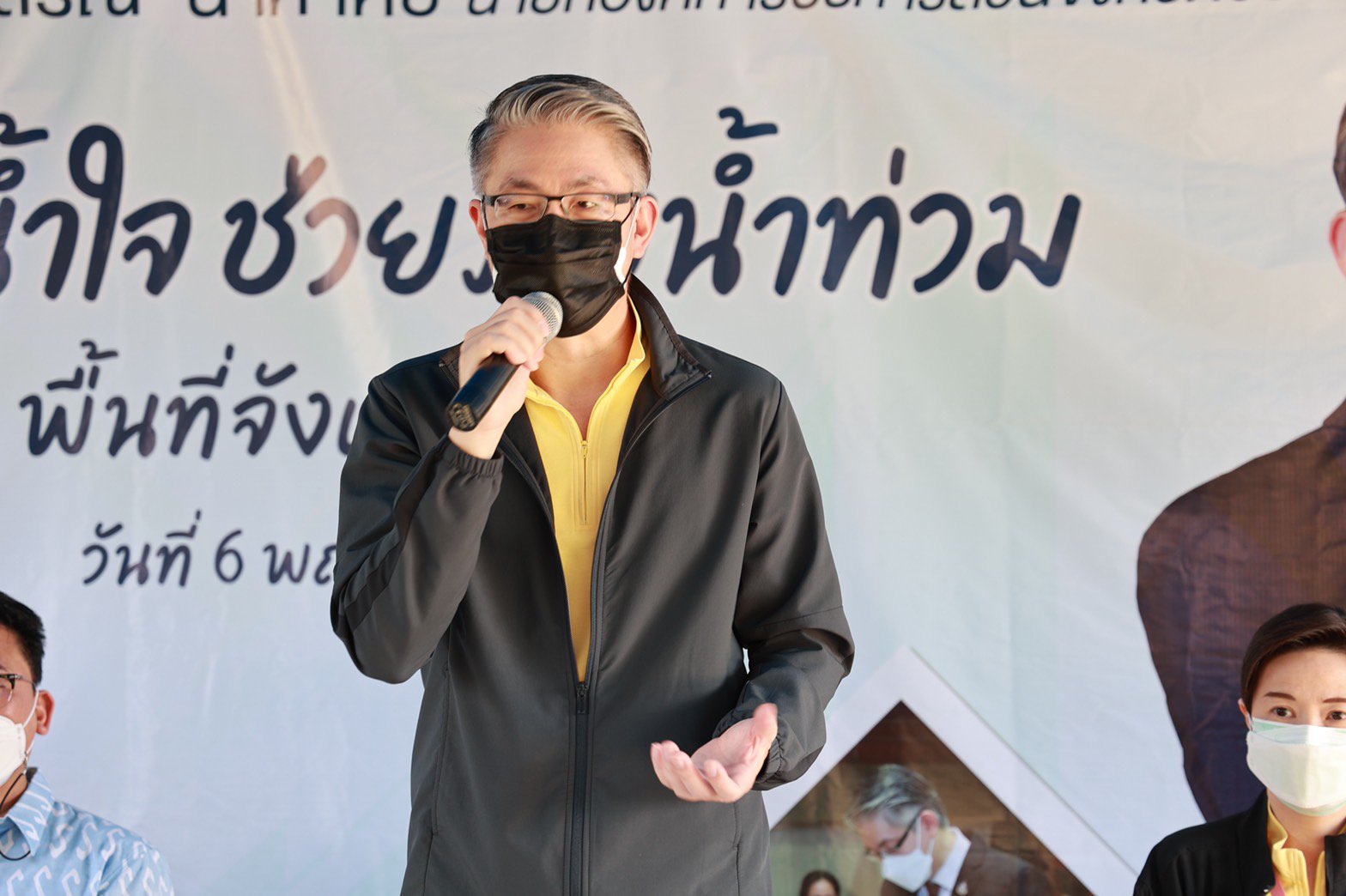 รัฐมนตรีอนุชา สั่งการดีพร้อม นำโดย “อธิบดีณัฐพล” ร่วมกับ นายกอนุสรณ์ ลงพื้นที่ชัยนาท ส่งมอบ “เรือดีพร้อมพาย” พร้อม “เป้ปันน้ำใจ” ให้ผู้ประสบอุทกภัย จุดที่1 ต.โพนางดำออก 