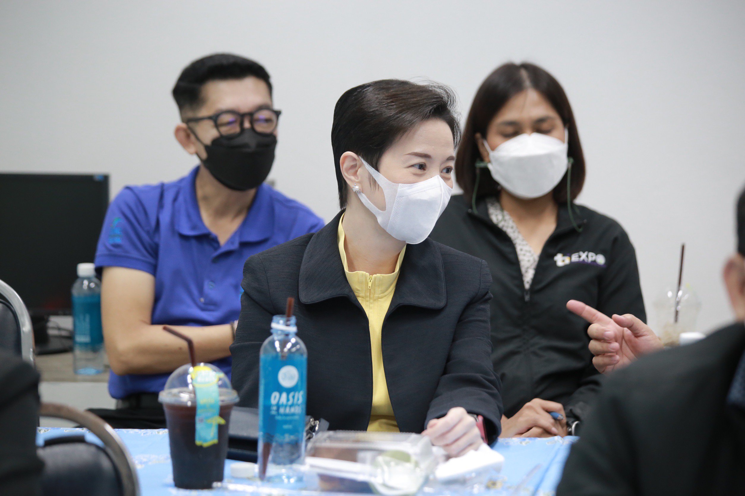 “แม่ทัพณัฐพล” นำทีม ดีพร้อม ร่วมคณะ รมว.อุตฯ เยี่ยมชมสถานประกอบการ จ.กระบี่ เพื่อยกระดับผลิตภัณฑ์เพิ่มมูลค่าของฝากของที่ระลึก