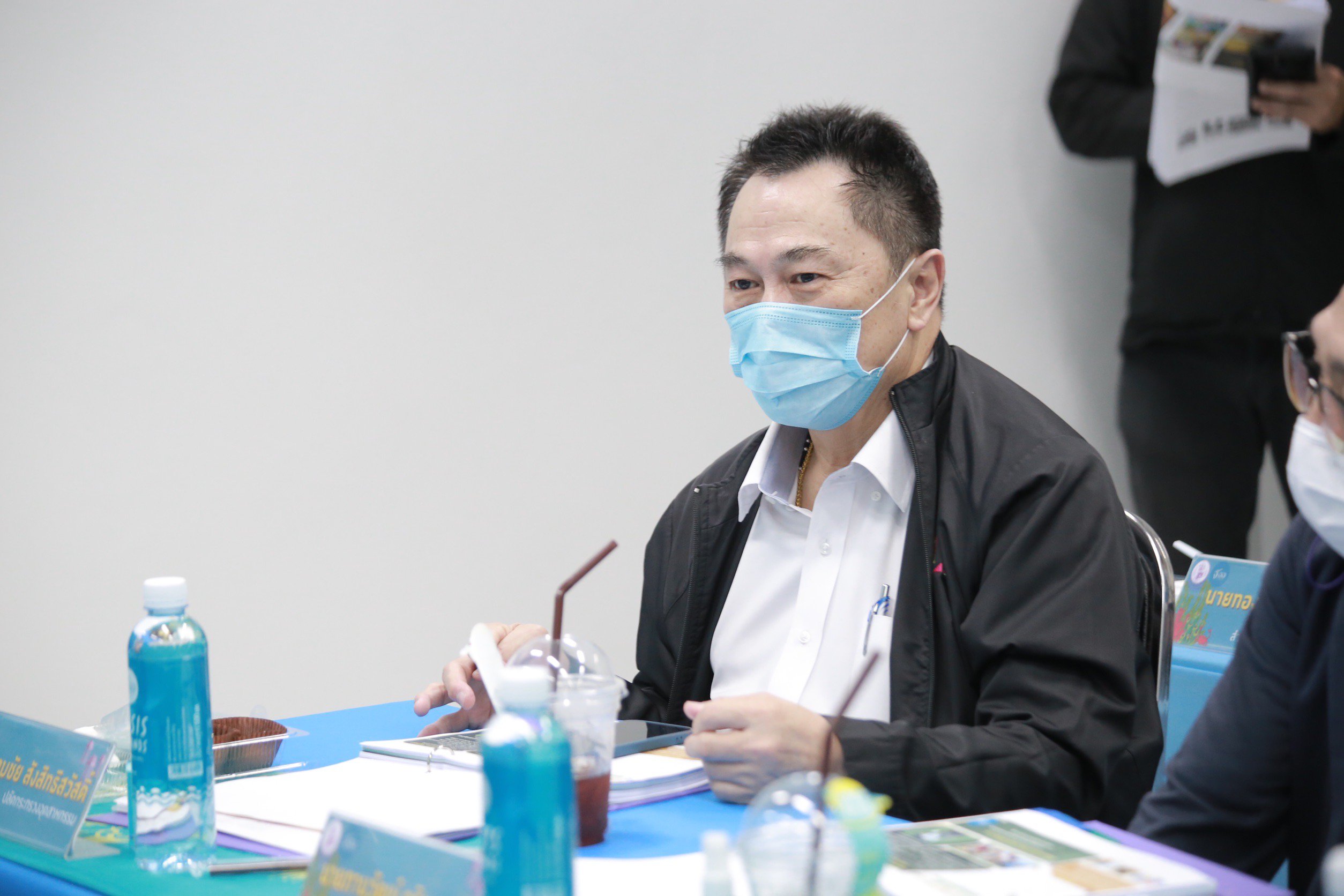 “แม่ทัพณัฐพล” นำทีม ดีพร้อม ร่วมคณะ รมว.อุตฯ เยี่ยมชมสถานประกอบการ จ.กระบี่ เพื่อยกระดับผลิตภัณฑ์เพิ่มมูลค่าของฝากของที่ระลึก