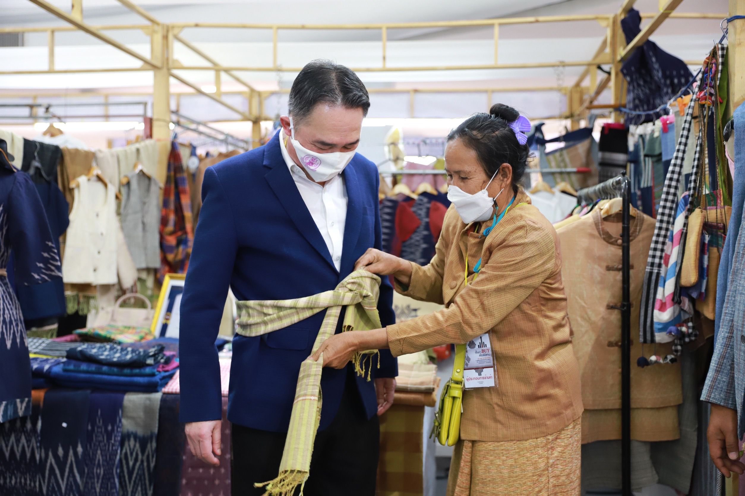 กระทรวงอุตฯ ดึงผู้ประกอบการพื้นที่อีสานกว่า 100 ร้านค้า ร่วมทดสอบตลาด “เอิ้นมา BUY  สไตล์อีสาน” คาดสร้างรายได้หมุนเวียนในพื้นที่กว่า 5 ล้านบาท   