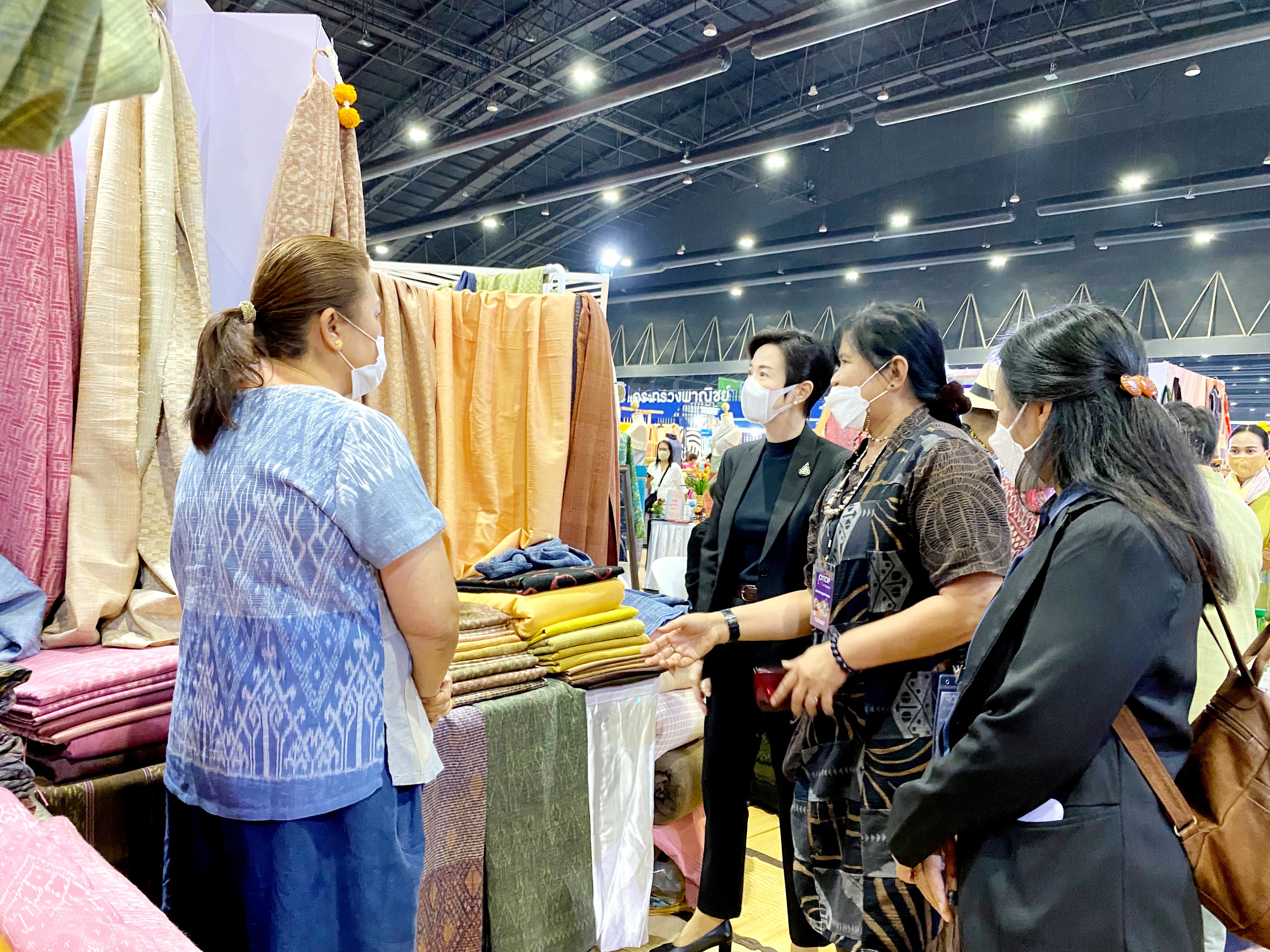 “รสอ. ณัฏฐิญา” เตรียมความพร้อมร่วมจัดงานโอทอปไทย สู้ภัยโควิด-19 พร้อมดึง ผปก. ชุมชน 70 ราย เข้าทดสอบตลาด คาดสร้างรายได้กว่า 10 ลบ.