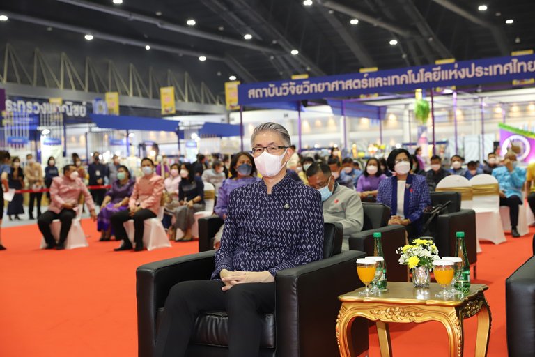 “อธิบดีณัฐพล” ร่วมเปิดงาน “โอทอปไทย สู้ภัยโควิด-19 พร้อมดึง ผปก. ชุมชนเข้าทดสอบตลาด 70 ราย คาดสร้างมูลค่าทางเศรษฐกิจกว่า 10 ลบ.