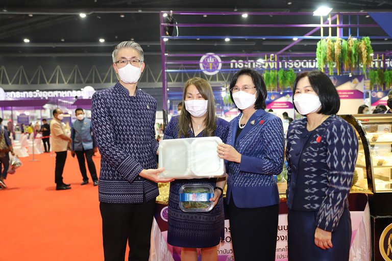 “อธิบดีณัฐพล” ร่วมเปิดงาน “โอทอปไทย สู้ภัยโควิด-19 พร้อมดึง ผปก. ชุมชนเข้าทดสอบตลาด 70 ราย คาดสร้างมูลค่าทางเศรษฐกิจกว่า 10 ลบ.