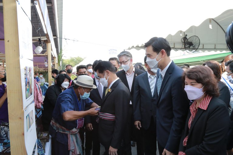 ดีพร้อม พาเหรดผู้ประกอบการ ร่วมจำหน่ายสินค้าราคาถูก ใน “มหกรรมของขวัญปีใหม่เพื่อประชาชน โดยกระทรวงอุตสาหกรรม” คาดสร้างเม็ดเงินหมุนเวียนกว่า 12 ล้านบาท