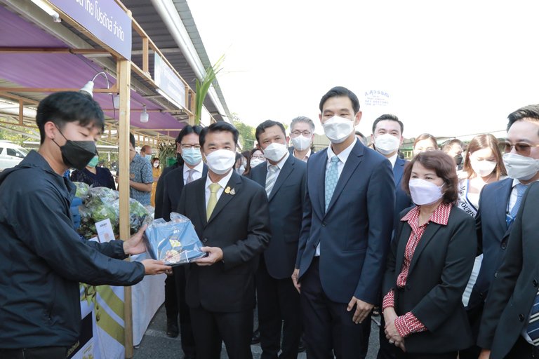 ดีพร้อม พาเหรดผู้ประกอบการ ร่วมจำหน่ายสินค้าราคาถูก ใน “มหกรรมของขวัญปีใหม่เพื่อประชาชน โดยกระทรวงอุตสาหกรรม” คาดสร้างเม็ดเงินหมุนเวียนกว่า 12 ล้านบาท