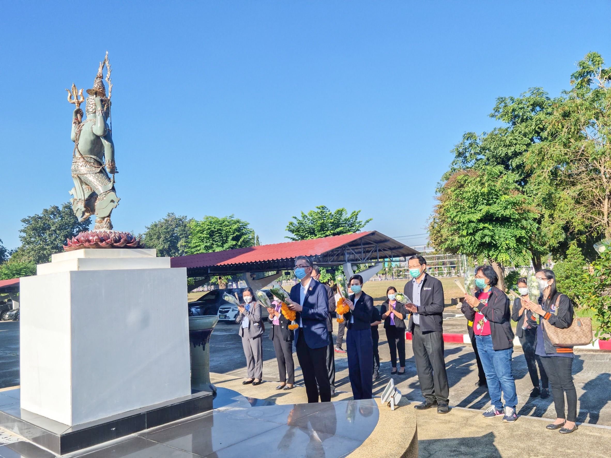 ดีพร้อม สักการะพระนารายณ์ ณ ศูนย์วิจัยและพัฒนาวัสดุอุตสาหกรรมสร้างสรรค์    