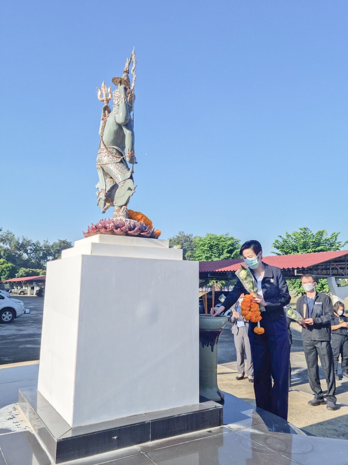 ดีพร้อม สักการะพระนารายณ์ ณ ศูนย์วิจัยและพัฒนาวัสดุอุตสาหกรรมสร้างสรรค์    
