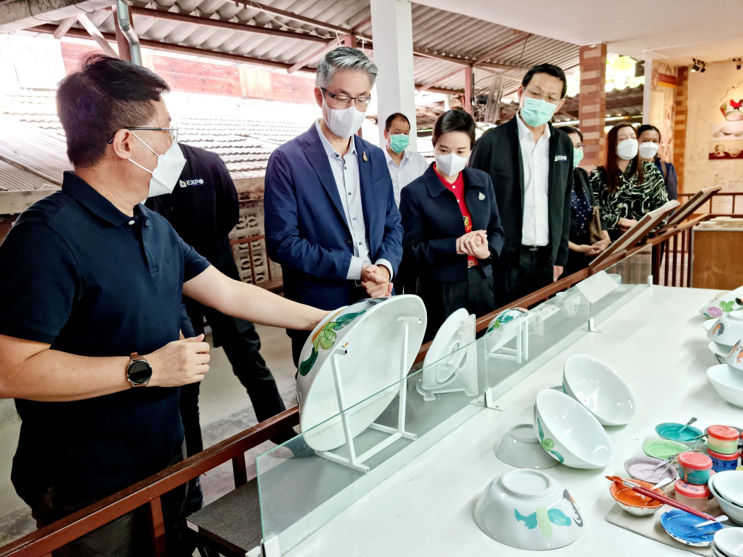ดีพร้อม ลงพื้นที่ลำปาง เยี่ยมชมสถานประกอบการเซรามิคคุณภาพสูง 