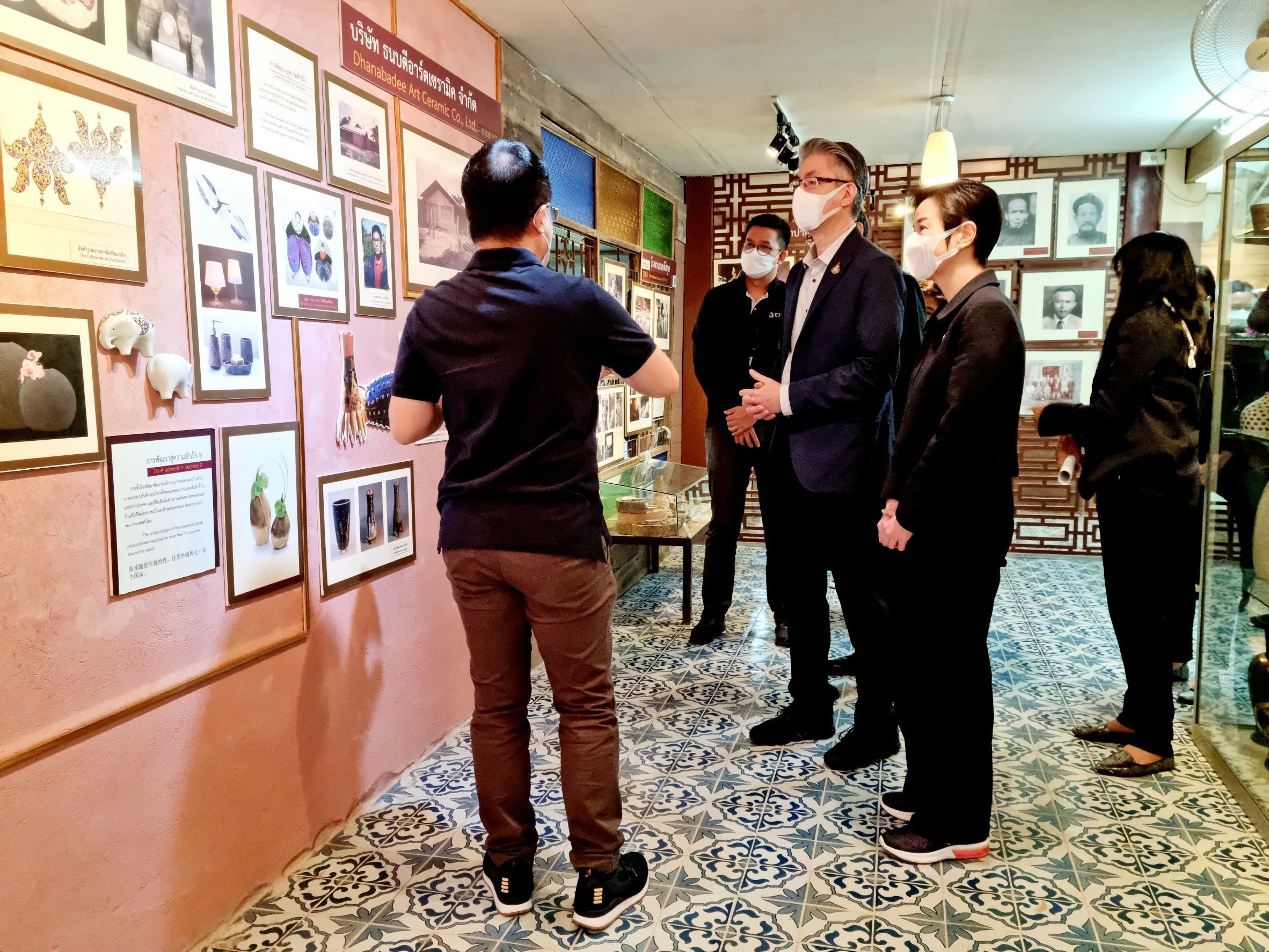 ดีพร้อม ลงพื้นที่ลำปาง เยี่ยมชมสถานประกอบการเซรามิคคุณภาพสูง 