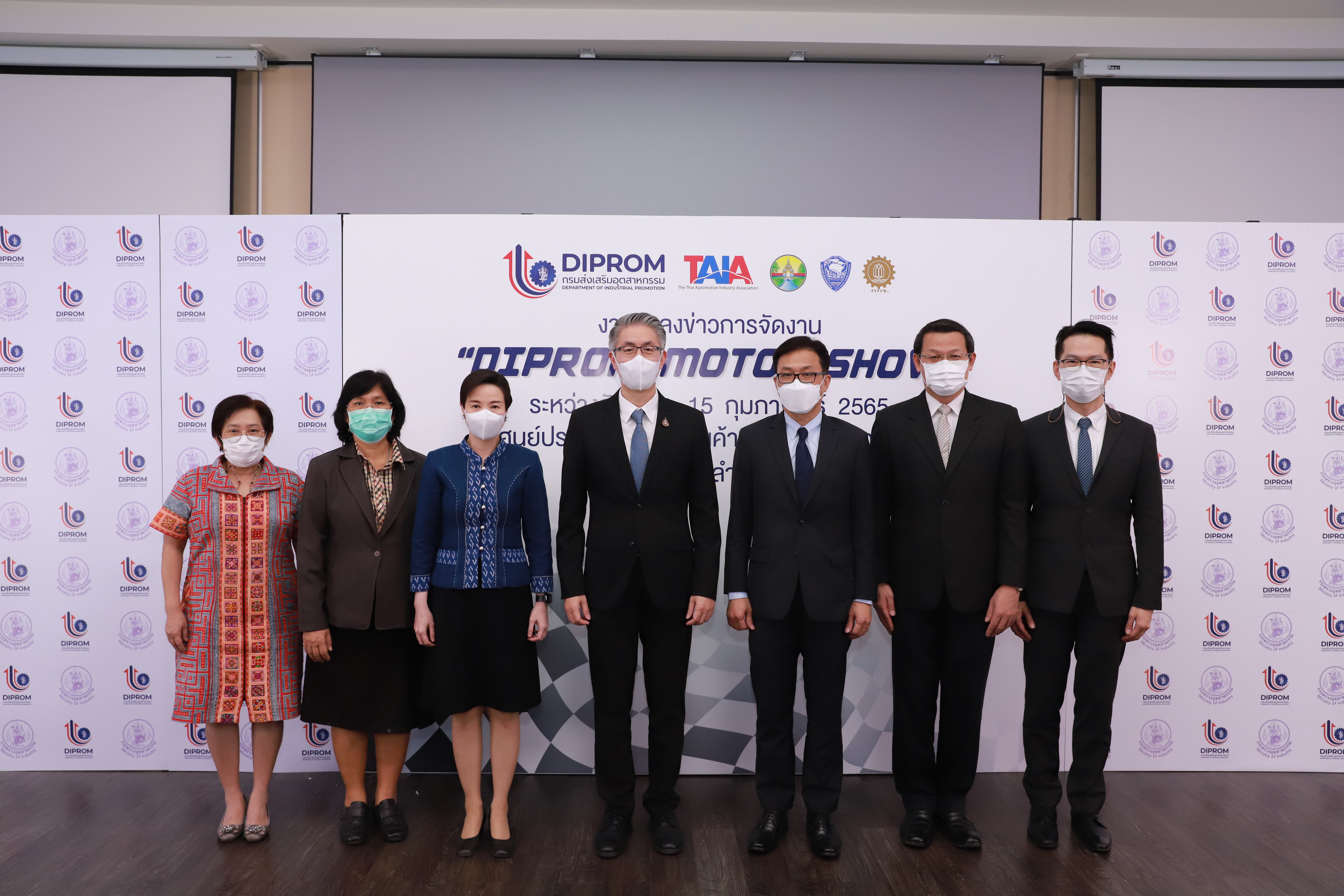 ดีพร้อมรุกกระตุ้นตลาดยานยนต์ ประเดิมงาน “ดีพร้อม มอเตอร์ โชว์” จ.ลำปาง พร้อมเชื่อมโยงเครือข่ายอุตฯ ครบวงจร คาดเงินสะพัดภายในงาน 115 ลบ.