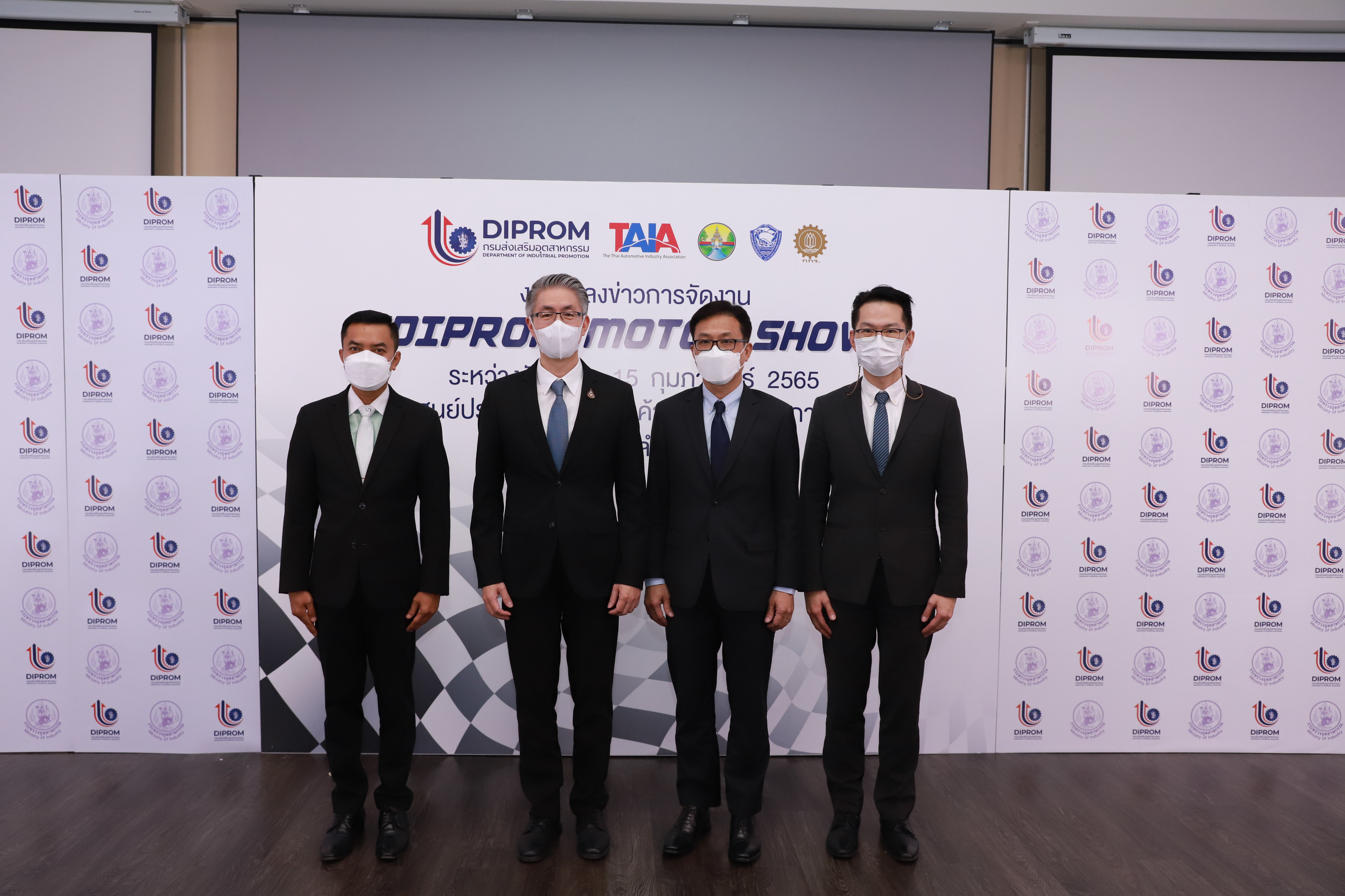ดีพร้อมรุกกระตุ้นตลาดยานยนต์ ประเดิมงาน “ดีพร้อม มอเตอร์ โชว์” จ.ลำปาง พร้อมเชื่อมโยงเครือข่ายอุตฯ ครบวงจร คาดเงินสะพัดภายในงาน 115 ลบ.