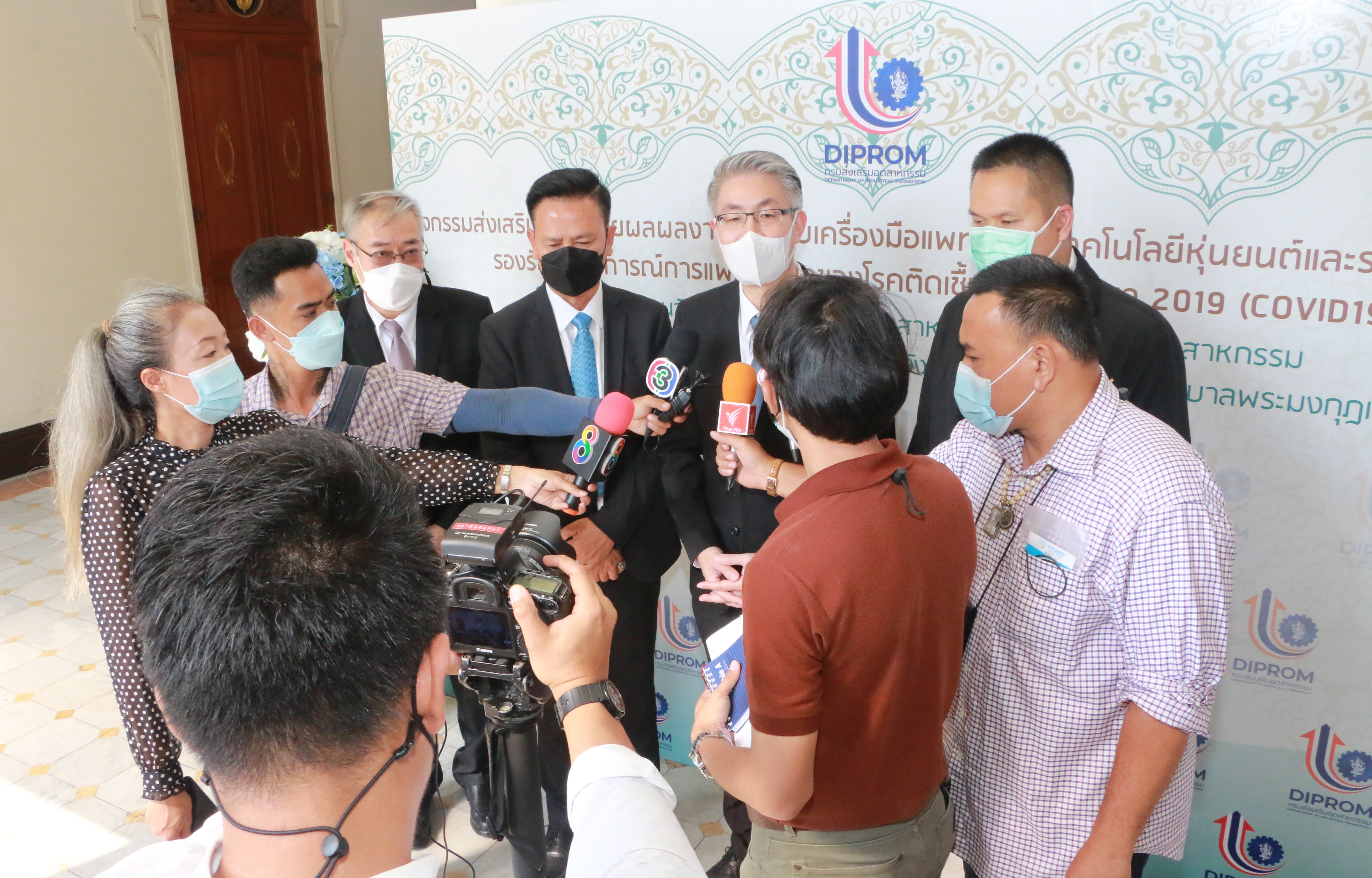 ดีพร้อม เสริมทัพสู้ภัย COVID-19 เดินหน้าต่อยอดต้นแบบ 2 ผลงานเครื่องมือแพทย์ พร้อมส่งมอบความห่วงใยสู่บุคลากรทางการแพทย์ 23 แห่ง ทั่วประเทศ