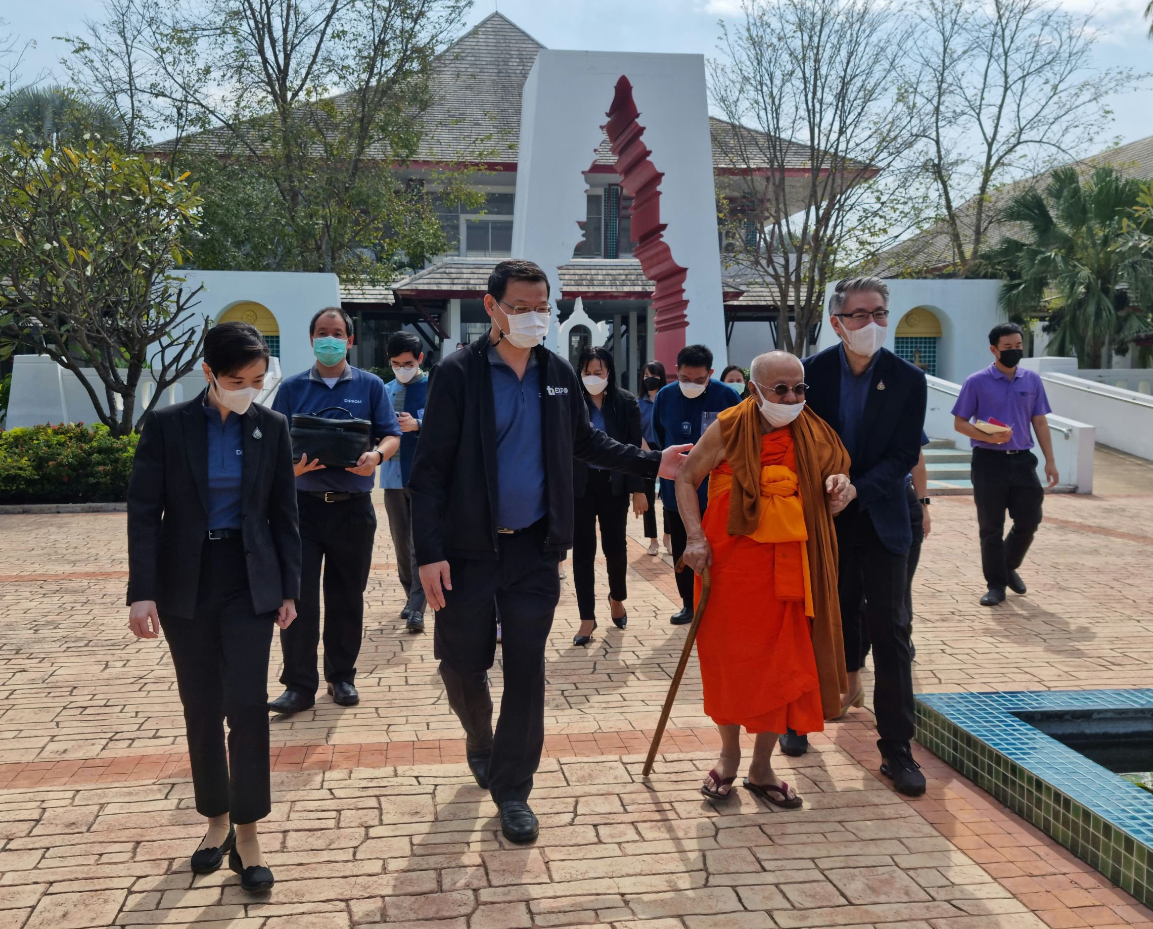 ดีพร้อม สักการะพระนารายณ์ ณ ศูนย์วิจัยและพัฒนาวัสดุอุตสาหกรรมสร้างสรรค์ และทำพิธีเจิมป้ายชื่อศูนย์ประชุมและแสดงสินค้าอุตสาหกรรมภาคเหนือ (DIPROM MICE CENTER) 