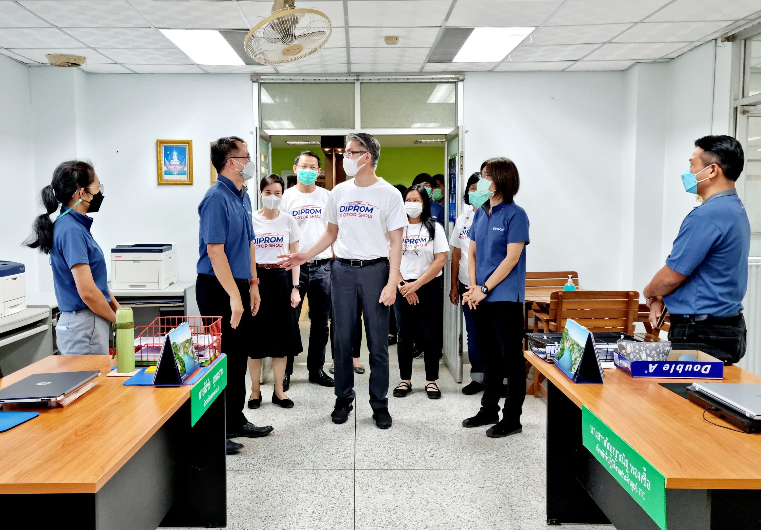 “อธิบดีณัฐพล” และคณะผู้บริหารดีพร้อม ลงพื้นที่เมืองชาละวัน ตรวจเยี่ยมและมอบนโยบายแก่บุคลากรดีพร้อมเซนเตอร์ 3 พร้อมเน้นย้ำการปรับกระบวนการทำงานให้เกิดประสิทธิผลสูงสุด