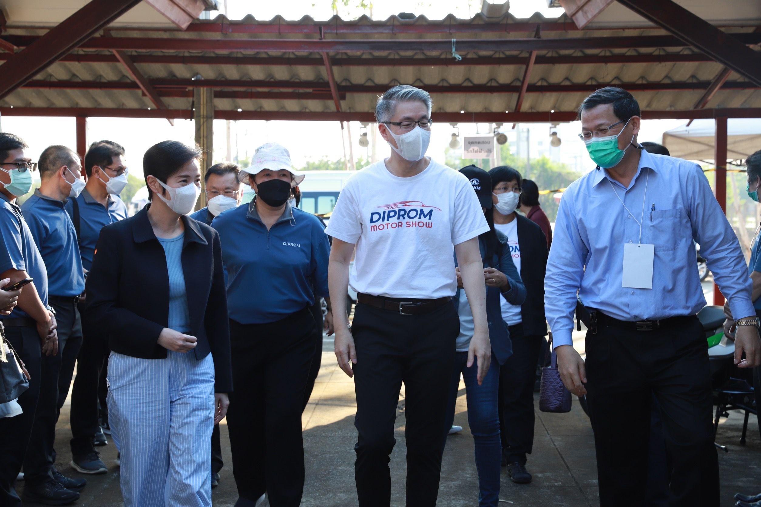 “อธิบดีณัฐพล” พร้อมขุนพลทีมดีพร้อม ลงพื้นที่เมืองรถม้า เยี่ยมชมบูธและให้กำลังใจผู้ประกอบการภายในงาน "DIPROM MOTOR SHOW 2022"