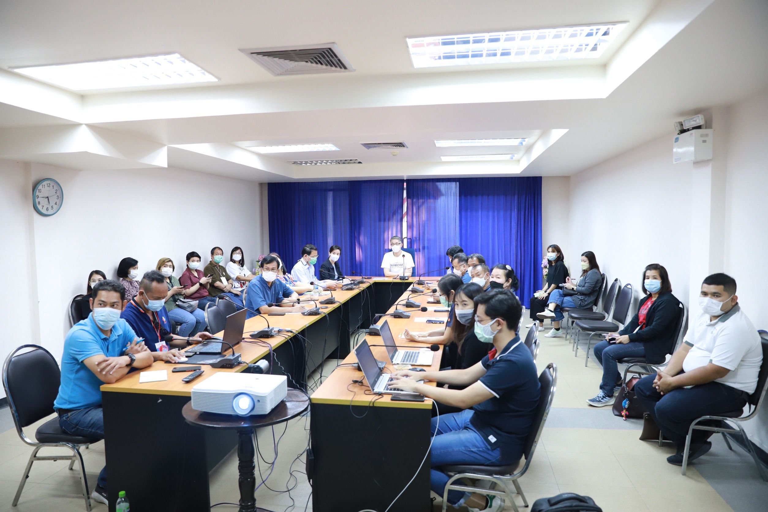 “อธิบดีณัฐพล” พร้อมขุนพลทีมดีพร้อม ลงพื้นที่เมืองรถม้า เยี่ยมชมบูธและให้กำลังใจผู้ประกอบการภายในงาน "DIPROM MOTOR SHOW 2022"