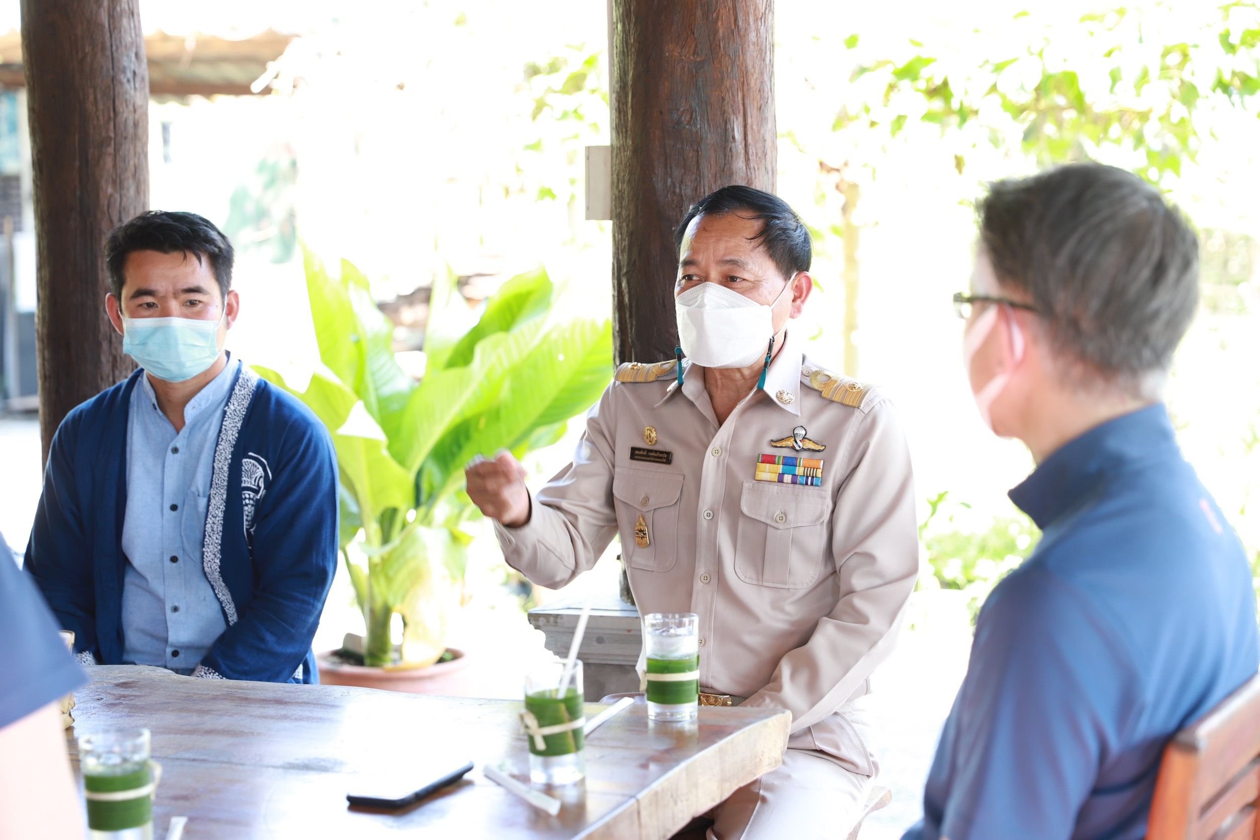 แม่ทัพดีพร้อม นำคณะผู้บริหารลงพื้นที่เมืองล้านนา เยี่ยมชมผลสำเร็จชุมชนออนใต้ ดึงอัตลักษณ์ชุมชนอัพเกรดสู่การสร้าง แบรนด์อย่างยั่งยืน