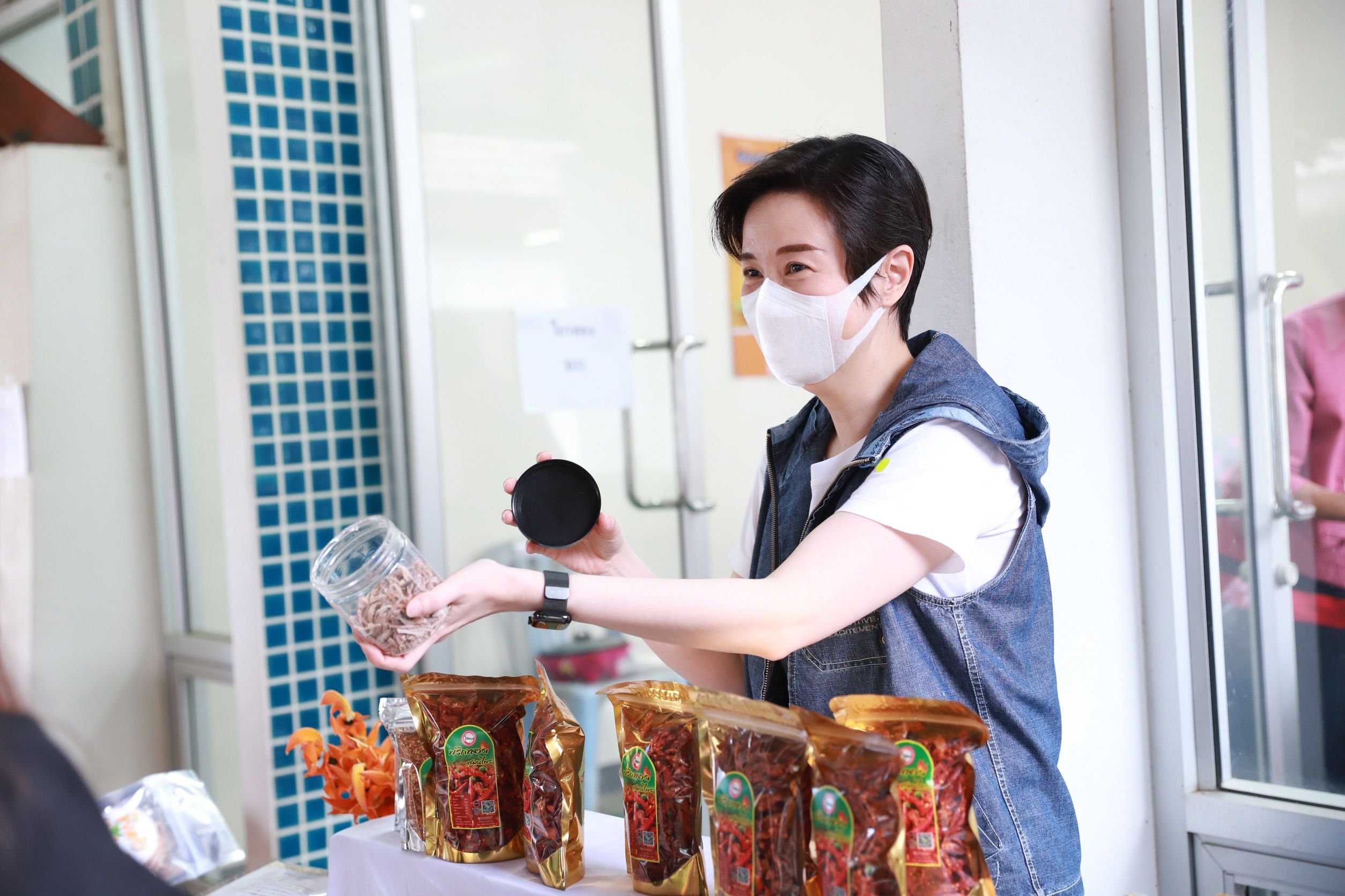 “อธิบดีณัฐพล” เยี่ยมชมบูธและให้กำลังใจผู้ประกอบการ คพอ. ภายในงาน "DIPROM MOTOR SHOW 2022"