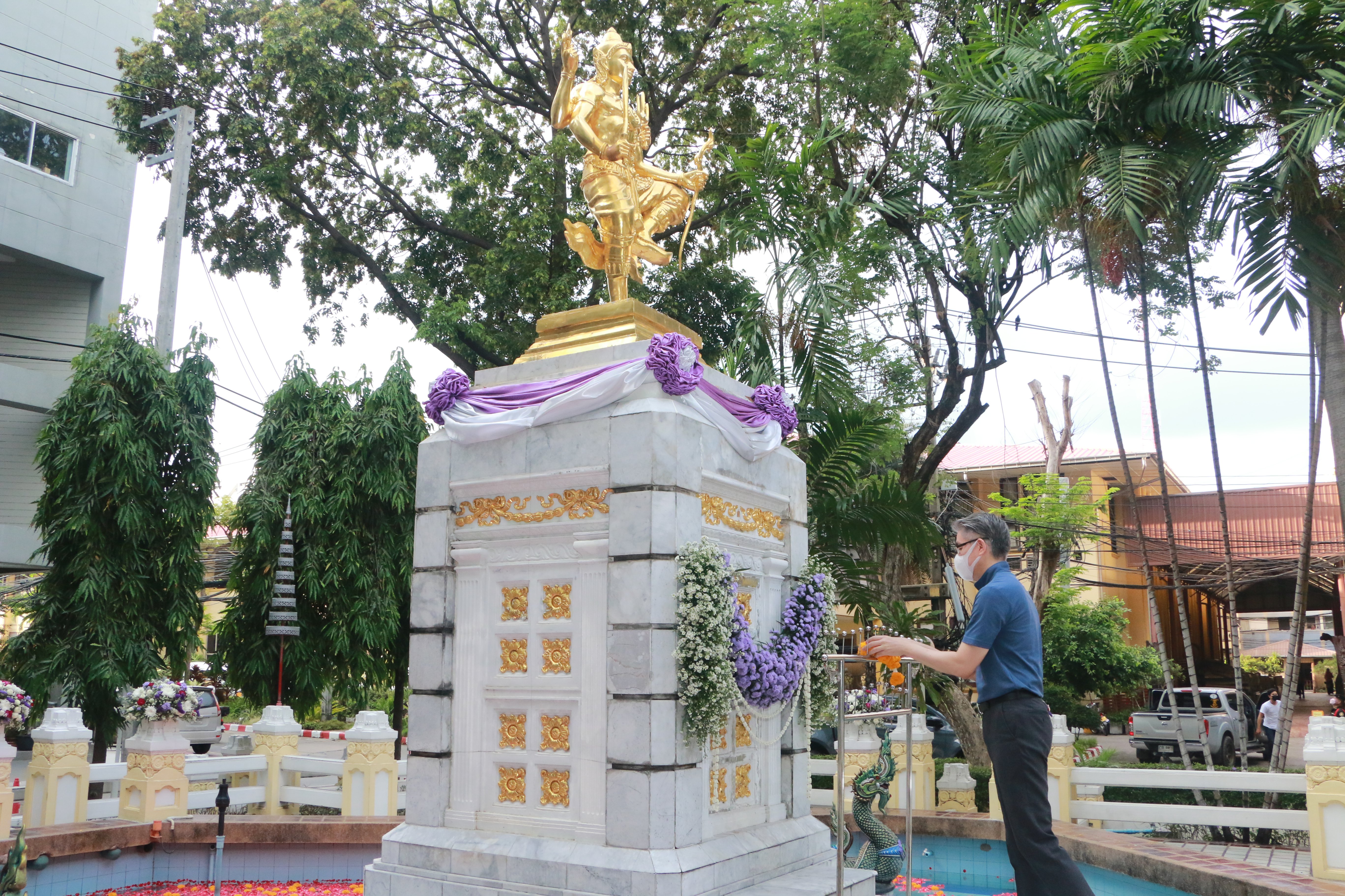 “แม่ทัพณัฐพล” นำเหล่าขุนพลดีพร้อม บวรสรวงสิ่งศักดิ์สิทธิ์ เนื่องในโอกาสครบรอบ 80 ปี ดีพร้อม
