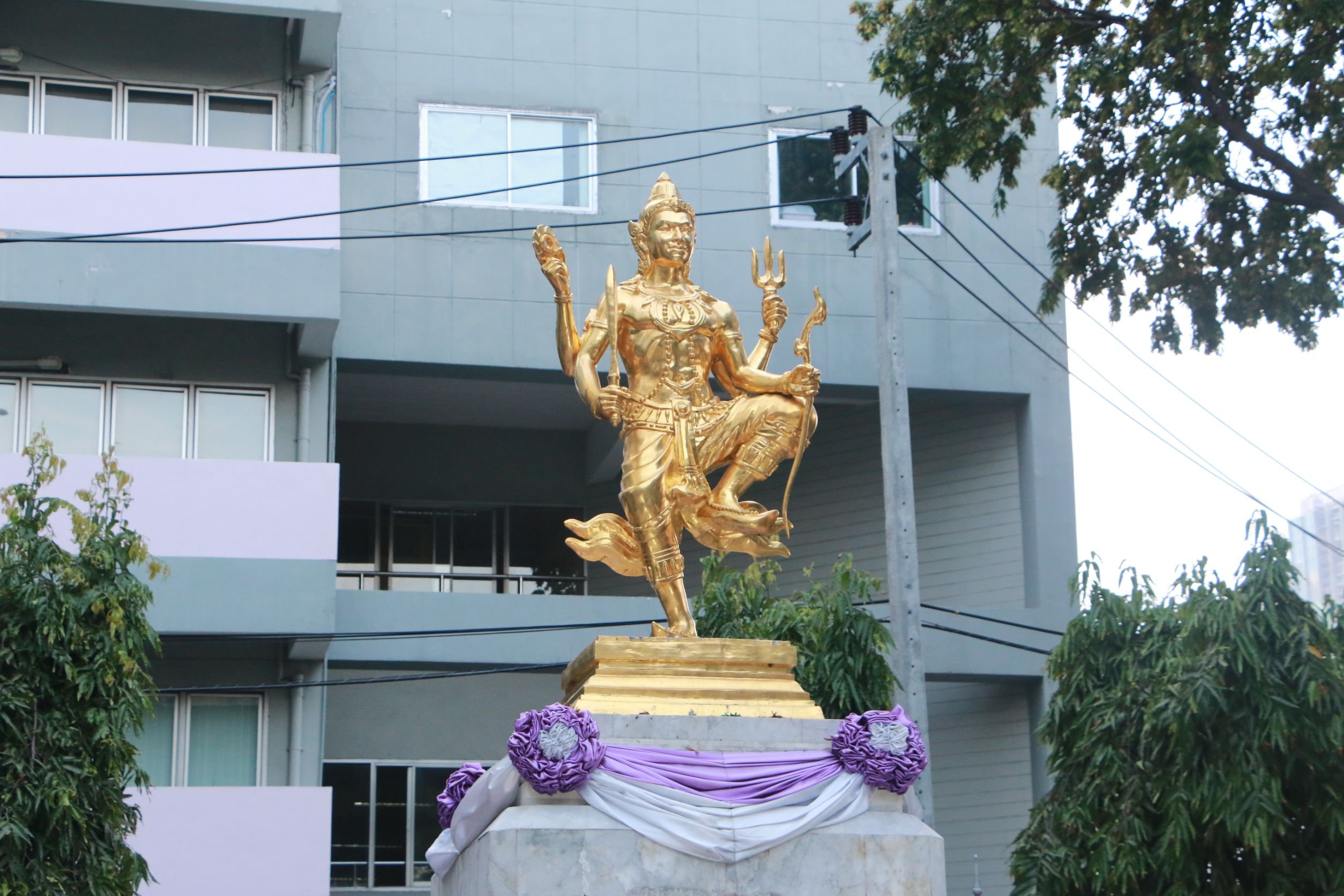 “แม่ทัพณัฐพล” นำเหล่าขุนพลดีพร้อม บวรสรวงสิ่งศักดิ์สิทธิ์ เนื่องในโอกาสครบรอบ 80 ปี ดีพร้อม