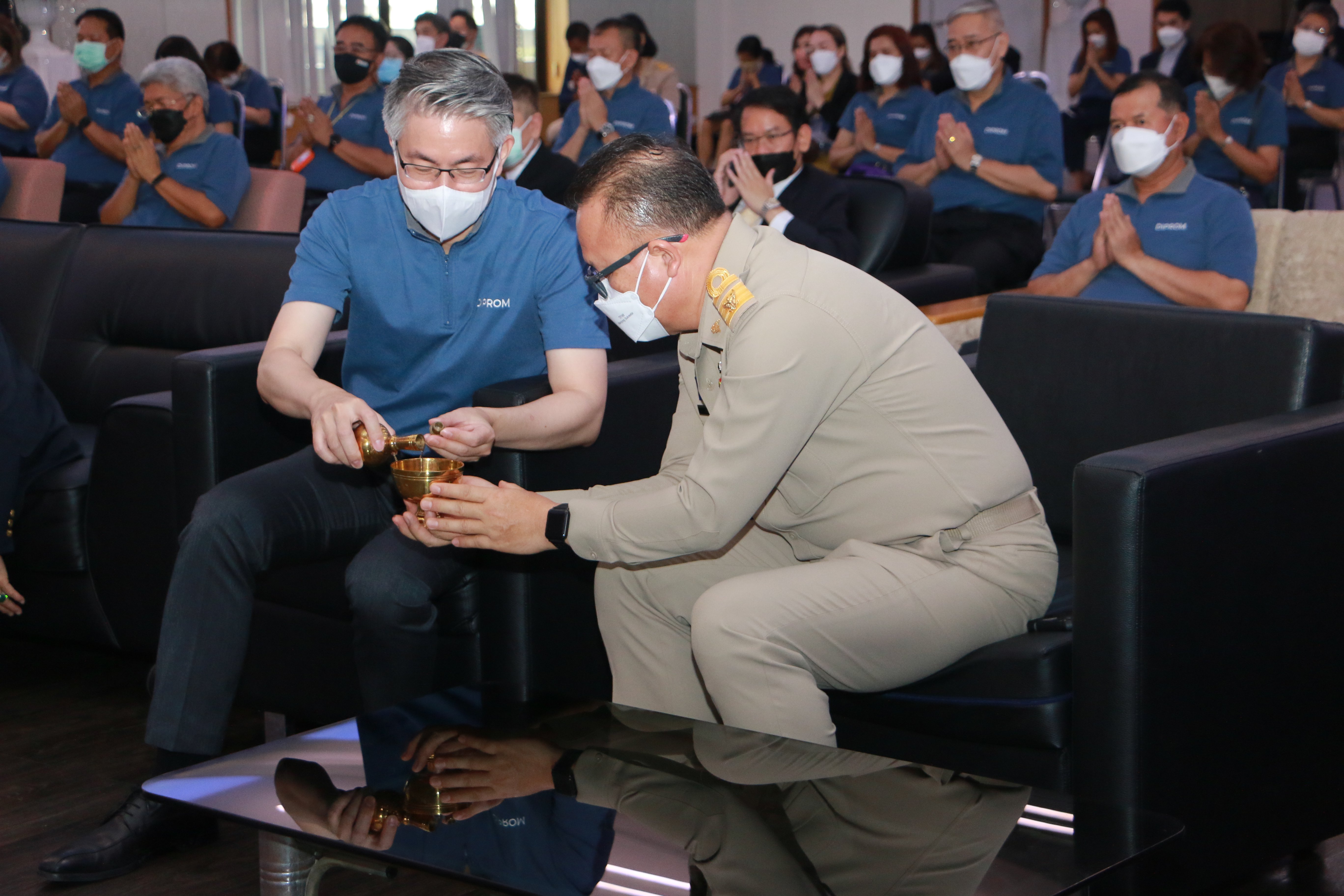 “ดีพร้อม” นำพลพรรคทำบุญเลี้ยงพระ เนื่องในโอกาสครบรอบ 80 ปี ดีพร้อม