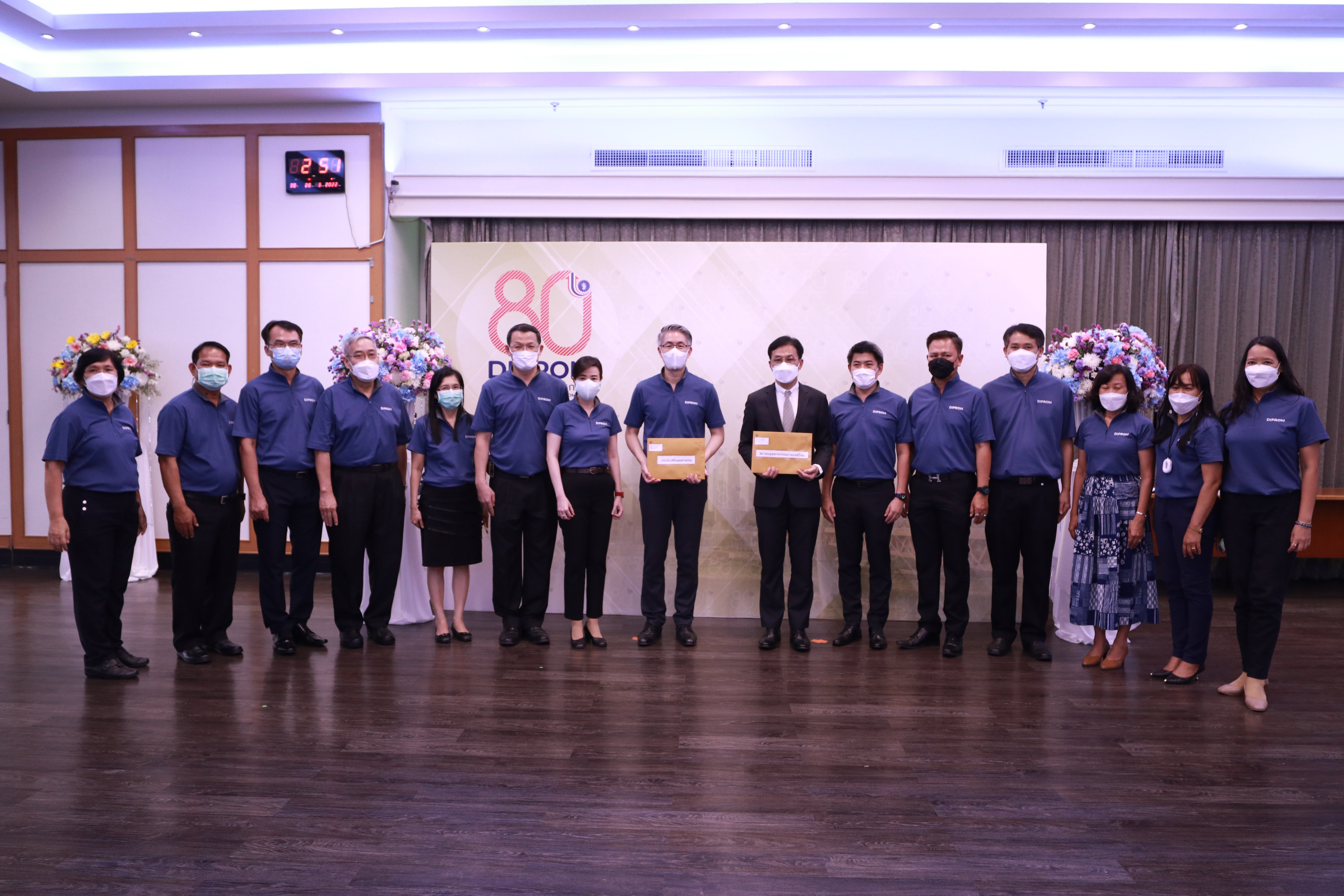 ดีพร้อม จับมือ บ.โตโยต้า และสมาคมยานยนต์ฯ จับรางวัล Toyota Hilux Revo และ รถจักรยานยนต์ มอบให้ผู้ร่วมงาน DIPROM MOTOR SHOW 2022