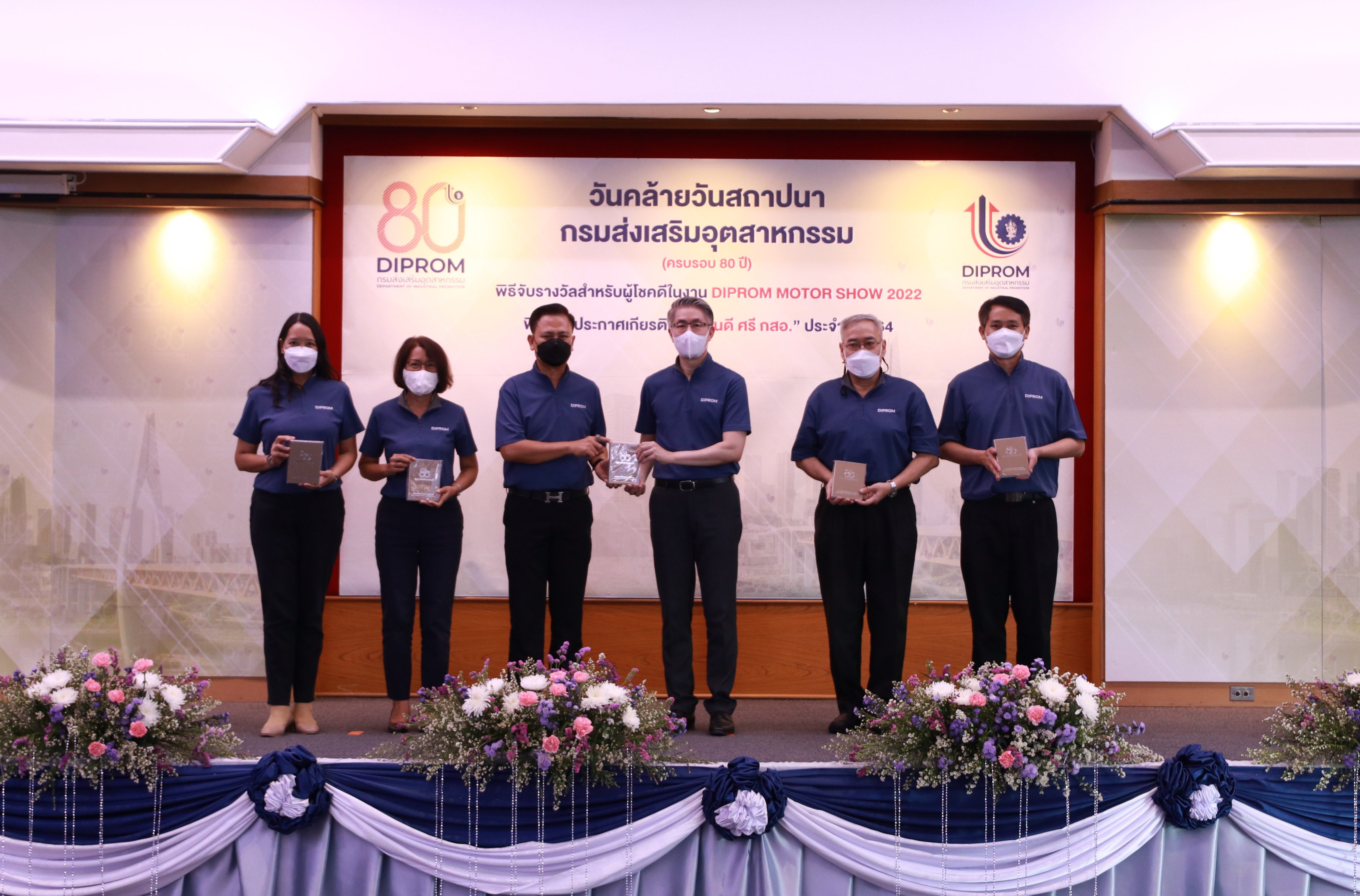 “อธิบดีณัฐพล” มอบโล่และประกาศเกียรติคุณ “คนดี ศรี กสอ.” แก่ข้าราชการและเจ้าหน้าที่ กสอ. ประจำปี 2564